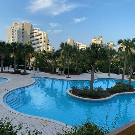 Ocean View Luxurious Condo-Best Location + Balcony